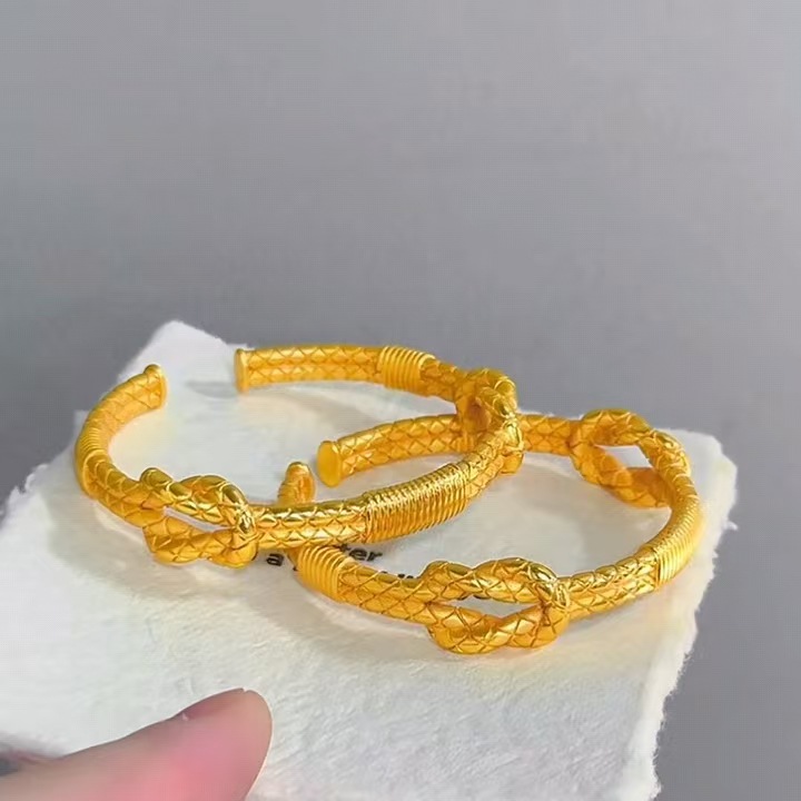 Pulsera abierta con nudo de he - Outdoor Adventure At reseña y precio